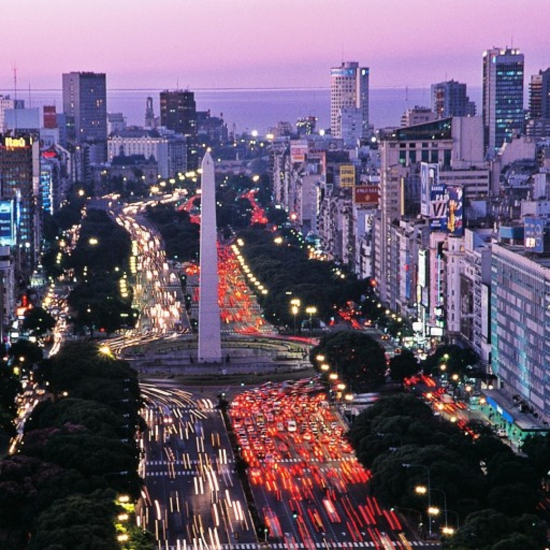 buenos-aires-feria-del-libro-con-torrepueblo-y-barrio-chino